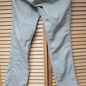 Signature by Levi Strauss Men's Slim Straight Jeans - Light Gray